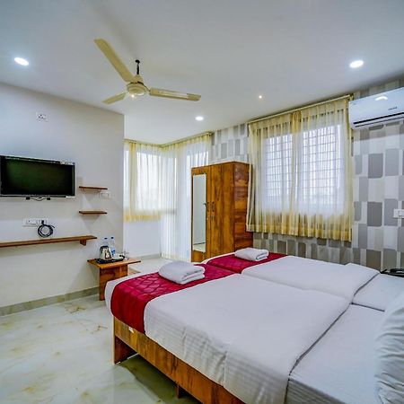 The Emerald Inn Bangalore Bagian luar foto