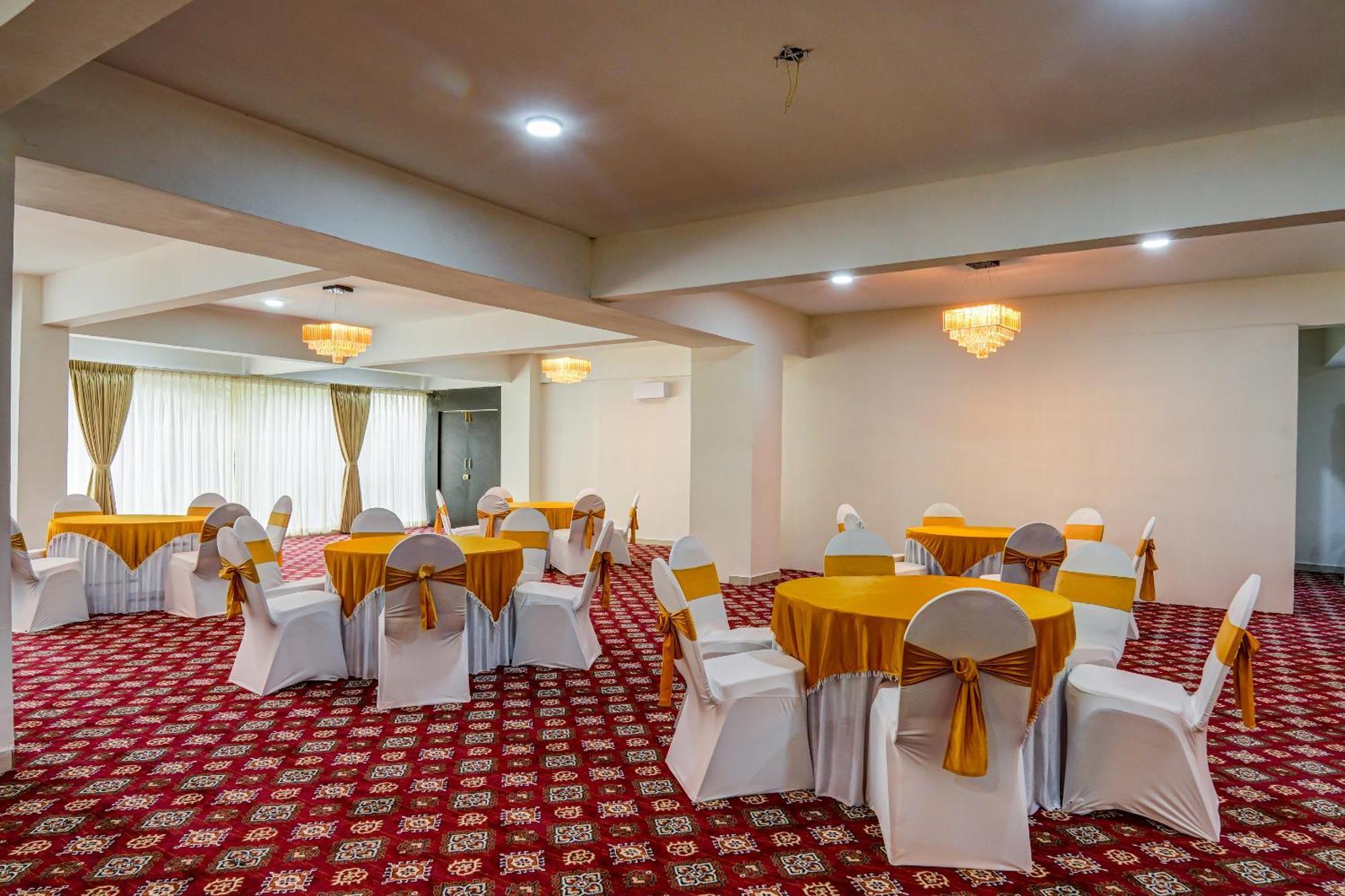 The Emerald Inn Bangalore Bagian luar foto
