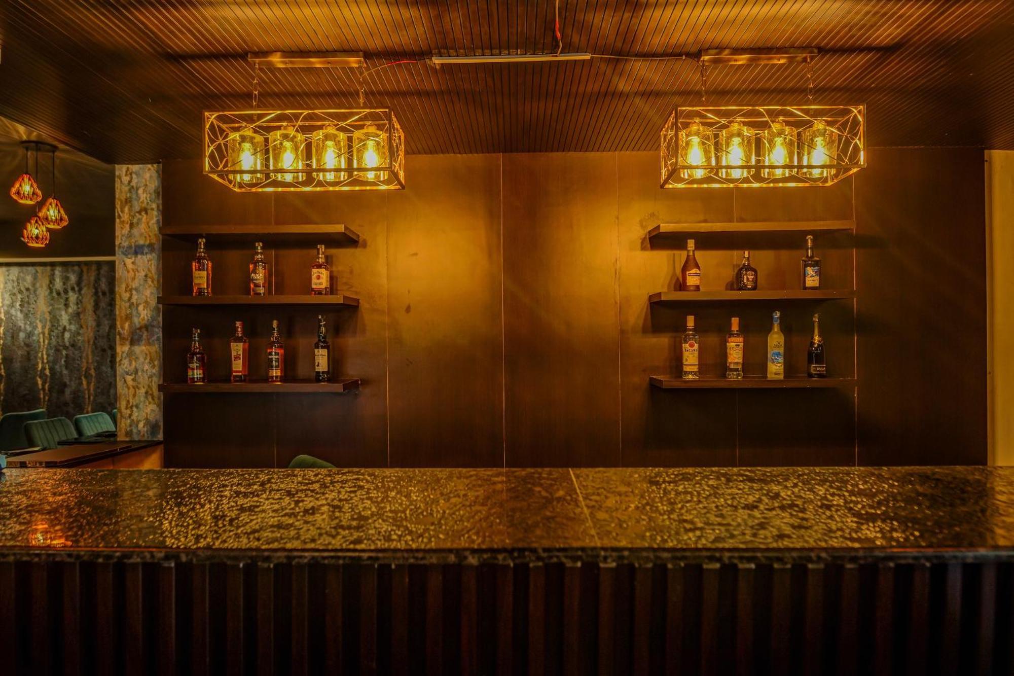 The Emerald Inn Bangalore Bagian luar foto