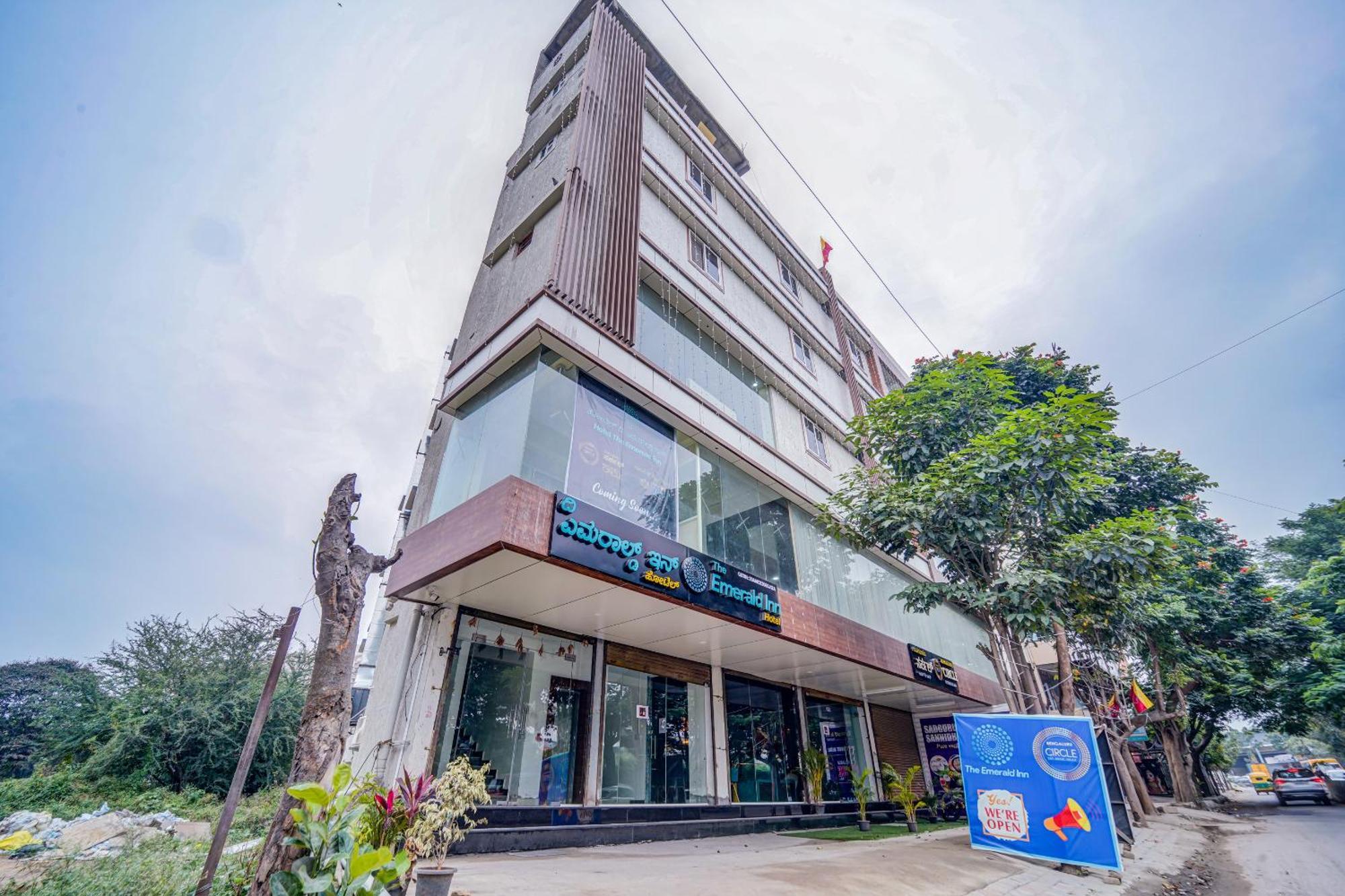The Emerald Inn Bangalore Bagian luar foto
