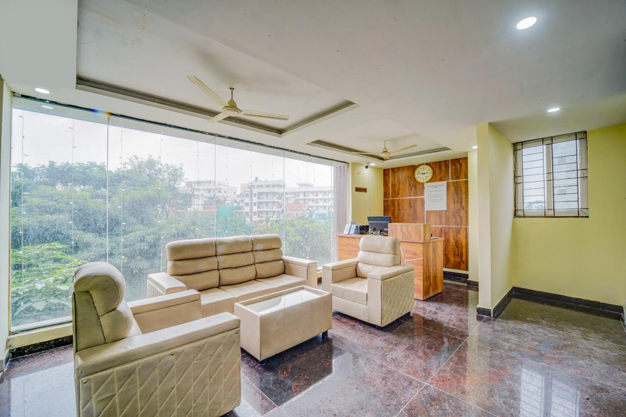 The Emerald Inn Bangalore Bagian luar foto