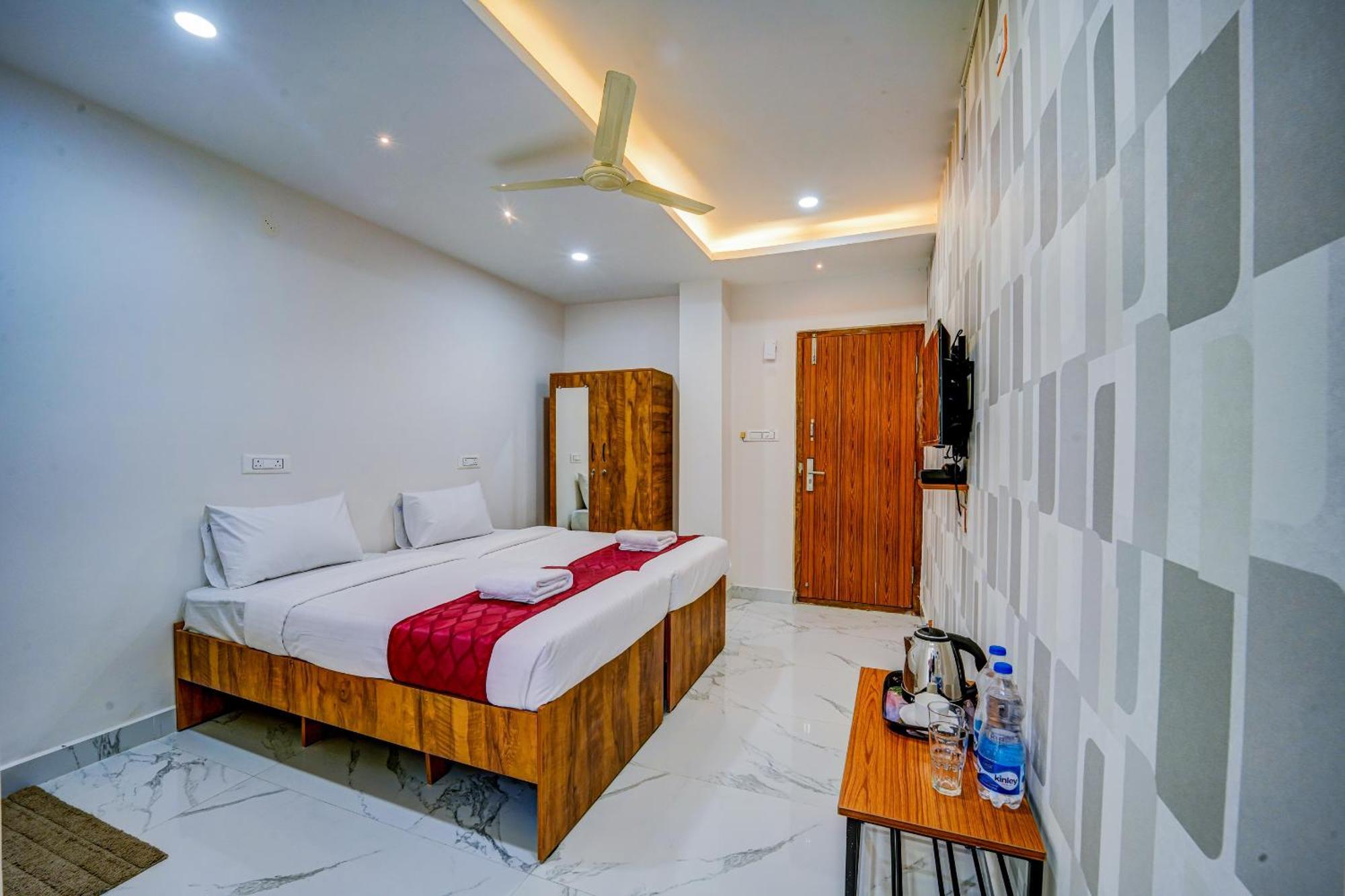 The Emerald Inn Bangalore Bagian luar foto