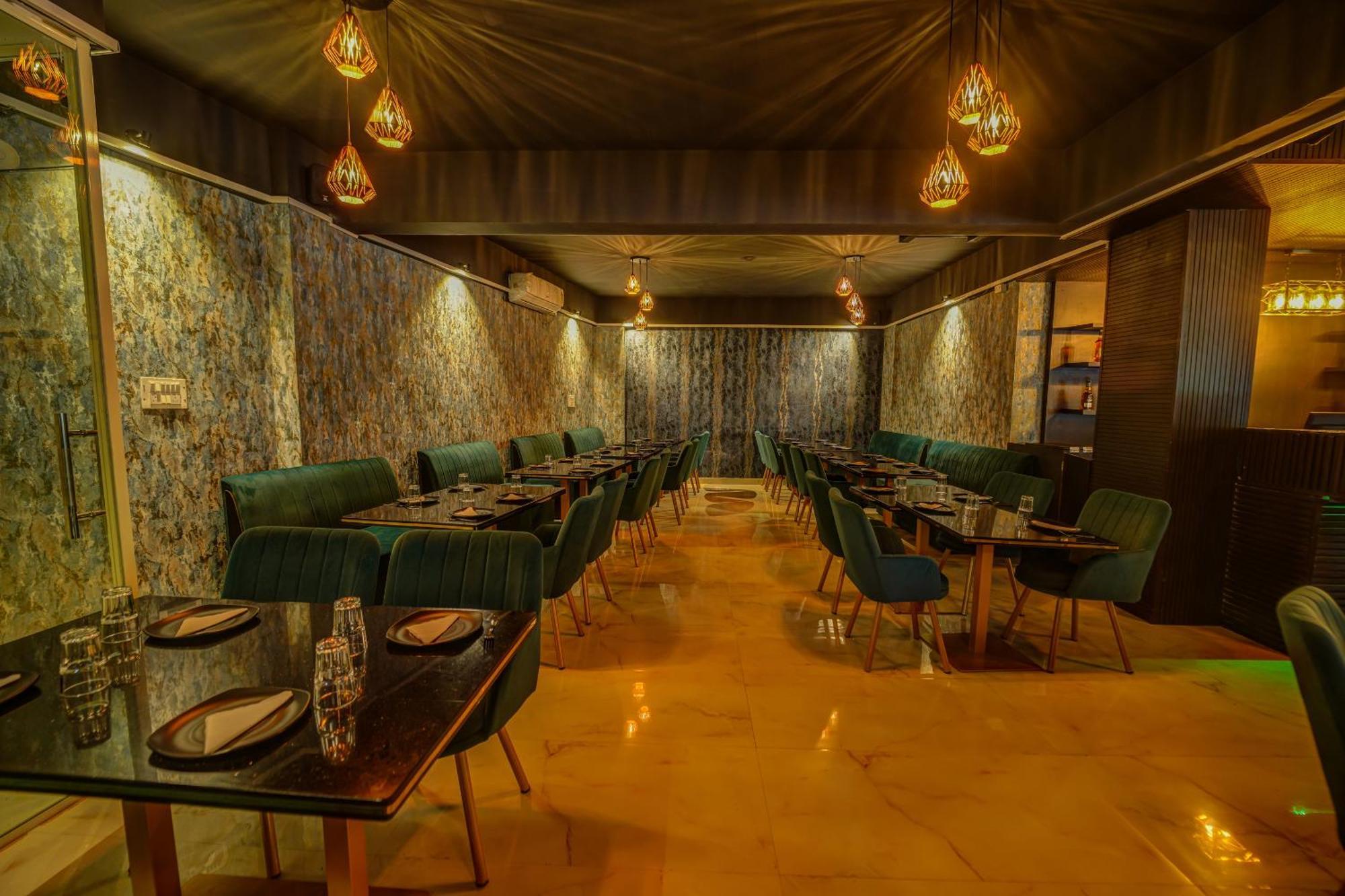 The Emerald Inn Bangalore Bagian luar foto