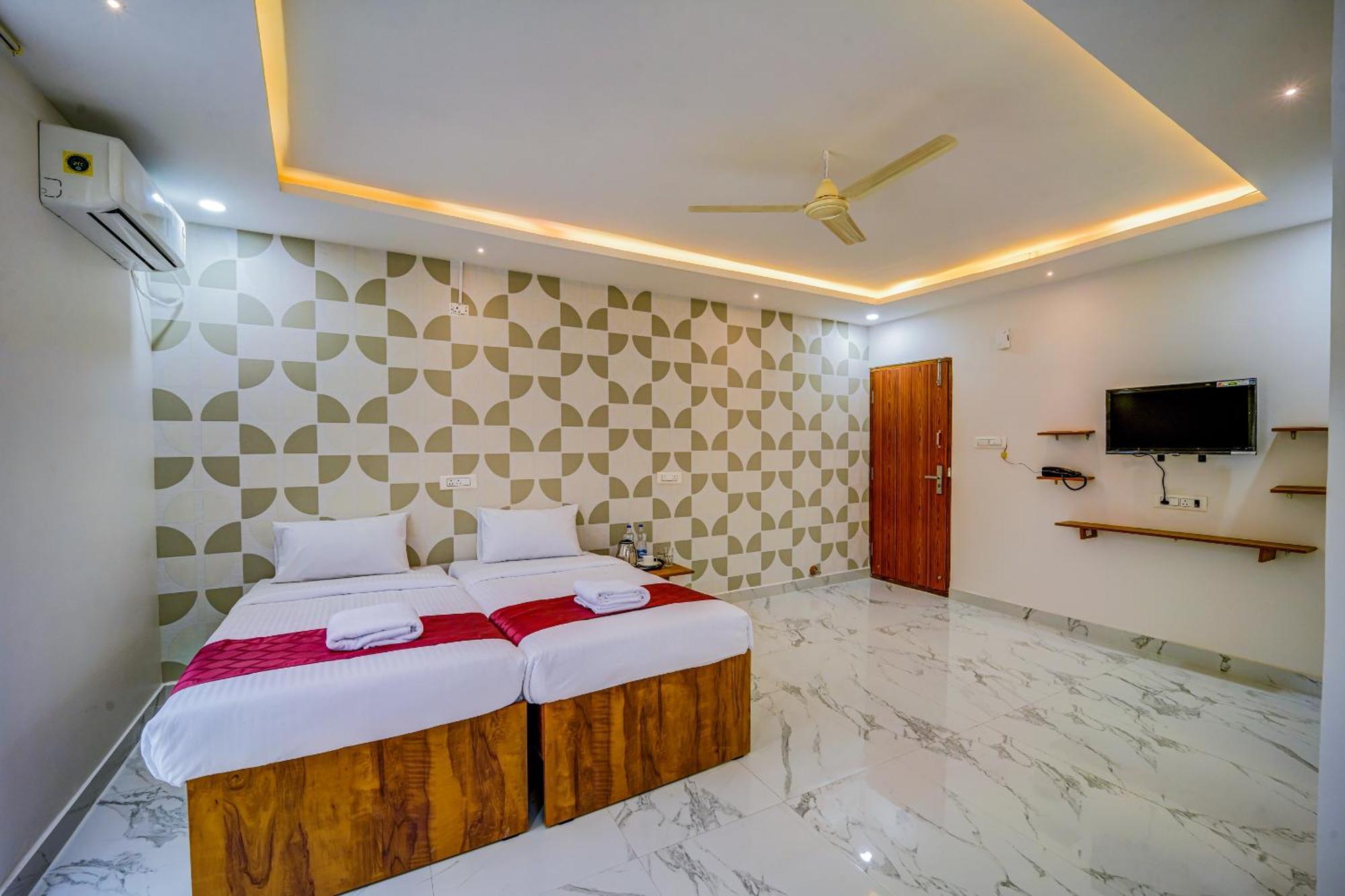 The Emerald Inn Bangalore Bagian luar foto
